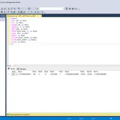 SQL Server Management Studio z zapytaniem SQL, które używa funkcji matematycznych, np. SQRT, ROUND, CEILING, FLOOR, EXP.