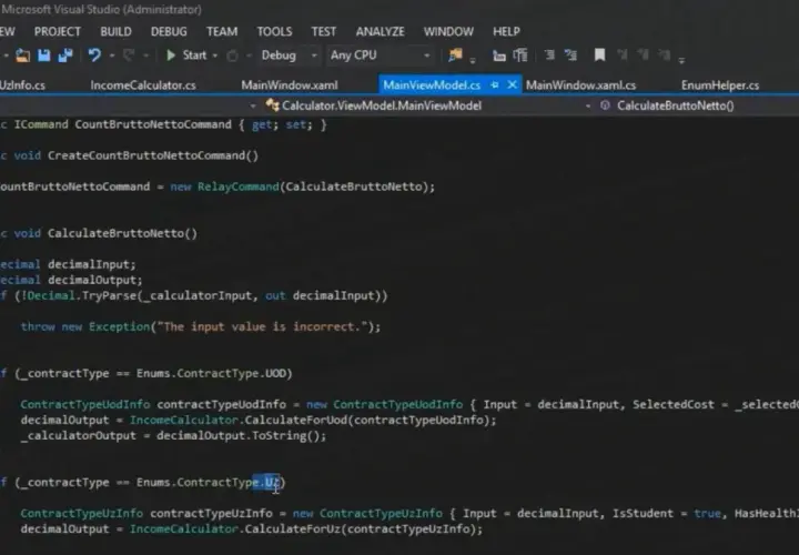 Kod C# w Visual Studio, pokazujący fragment implementacji kalkulatora. Widoczne są metody związane z obliczeniami i obsługą różnych typów umów, co jest przykładem projektowania obiektowego.