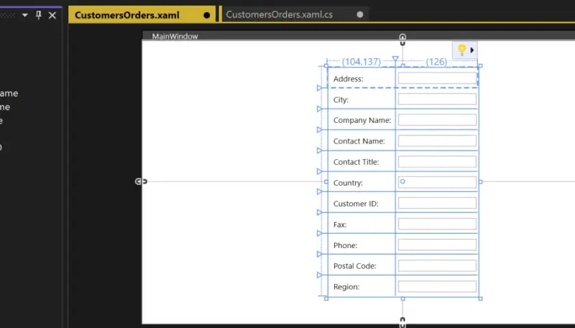Widok projektanta XAML z listą "Data Sources" po lewej, zawierającą dane klienta, oraz obszarem projektowania okna z polami tekstowymi dla adresu, miasta, nazwy firmy i innych danych. Widoczny jest element wpf datagrid.