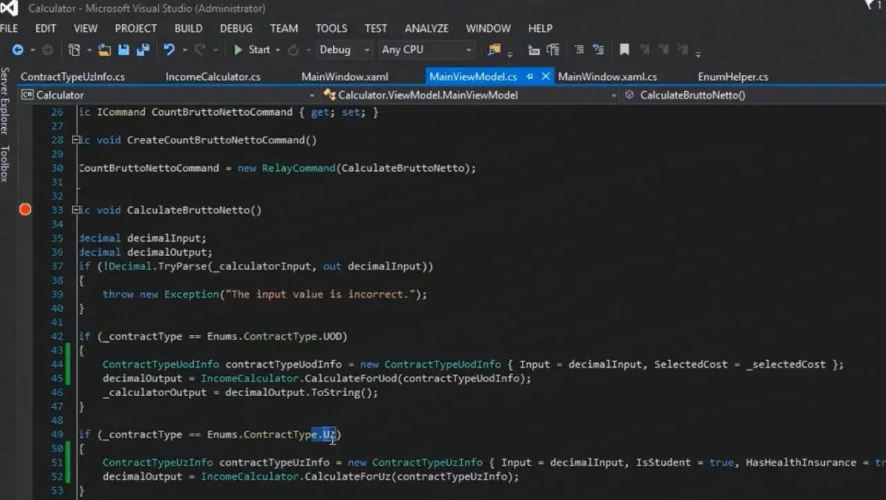 Kod w języku C# w Visual Studio. Rozważ naukę C#, jeśli zastanawiasz się, od jakiego języka programowania zacząć.