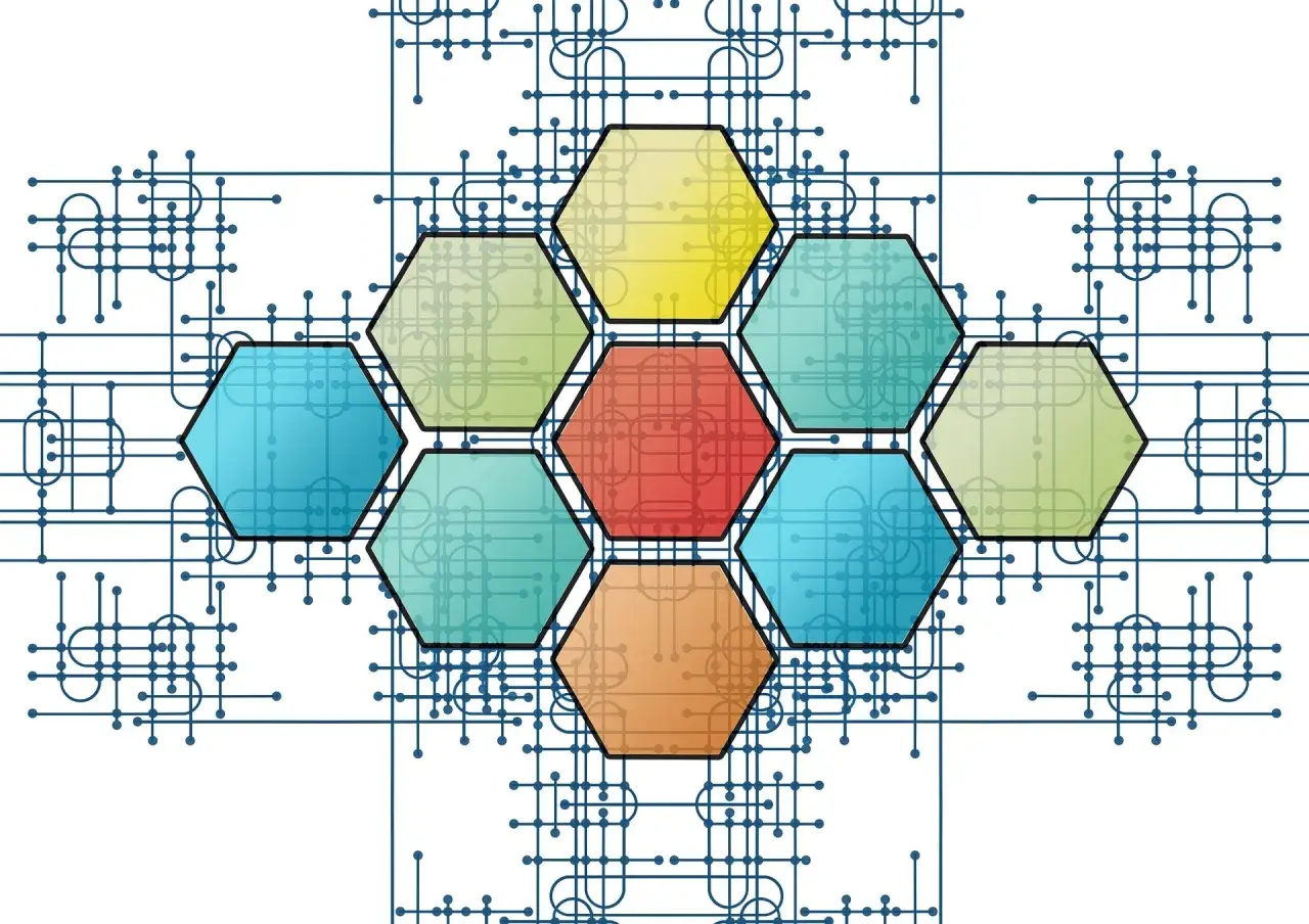 Sieć połączonych sześciokątów w różnych kolorach, przypominająca schemat **portów i adapterów** w technologii.